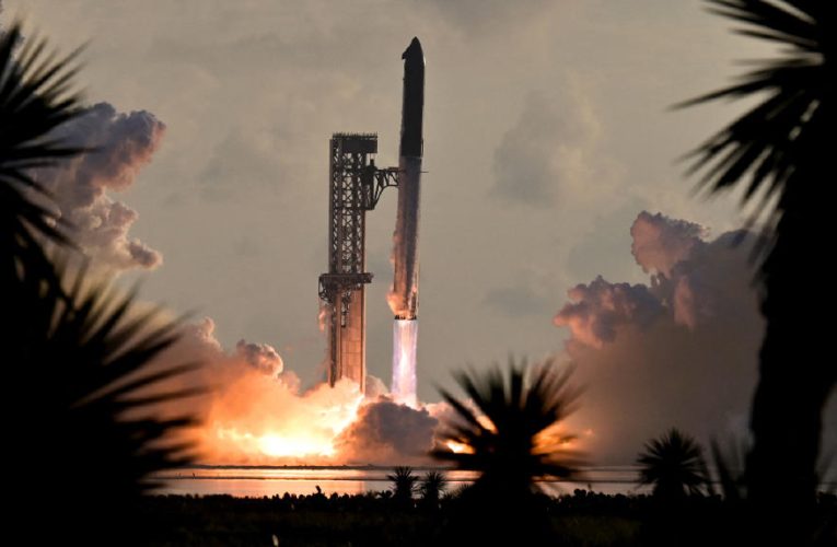 SpaceX, motor arızasına rağmen Starship’i ilk kez yörüngeye yerleştirdi