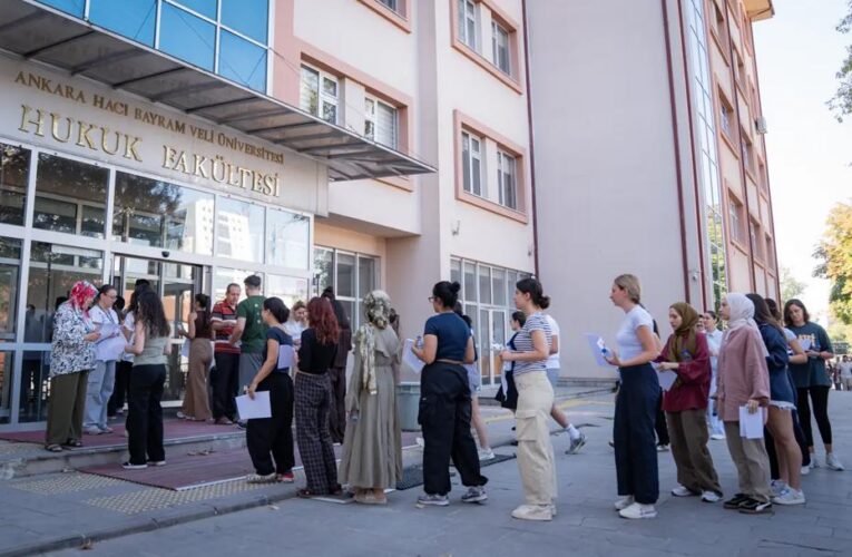 KPSS maratonu başladı. Son anda yetişen de oldu, içeri giremeyen de