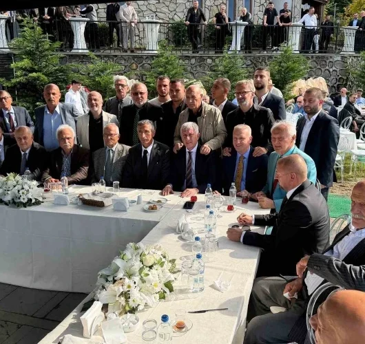 Saral ailesi Sürmene’de birlik ve beraberlik yemeğinde buluştu