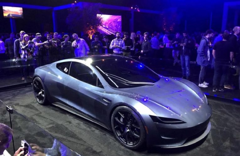 Uzun süredir erteleniyordu. Tesla Roadster 1 Ekim’de tanıtılacak
