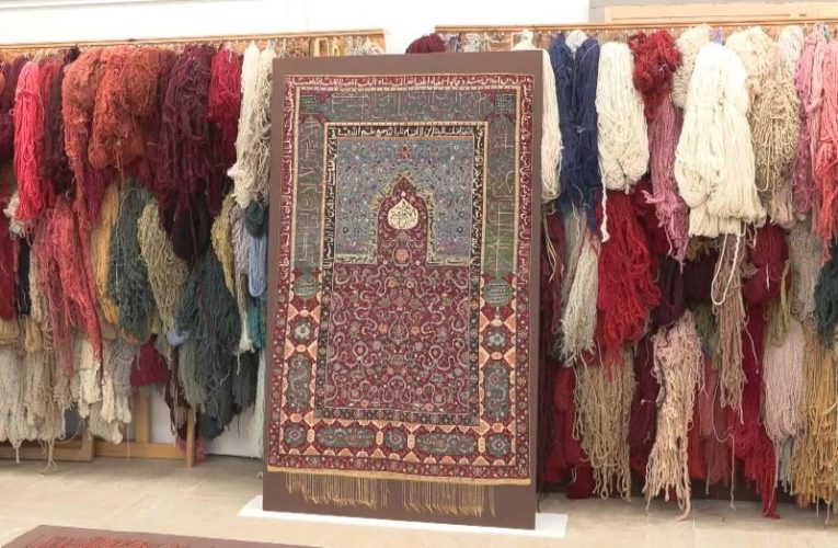500 yıllık saray seccadeleri görücüye çıkıyor. “İğneyle kuyu kazarak yapıyoruz”