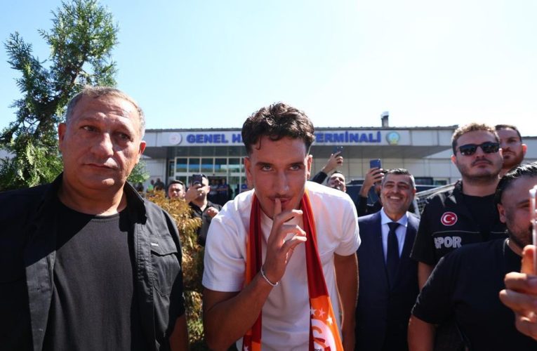 Galatasaray’ın yeni transferi Deniz Gül, İstanbul’da coşkuyla karşılandı
