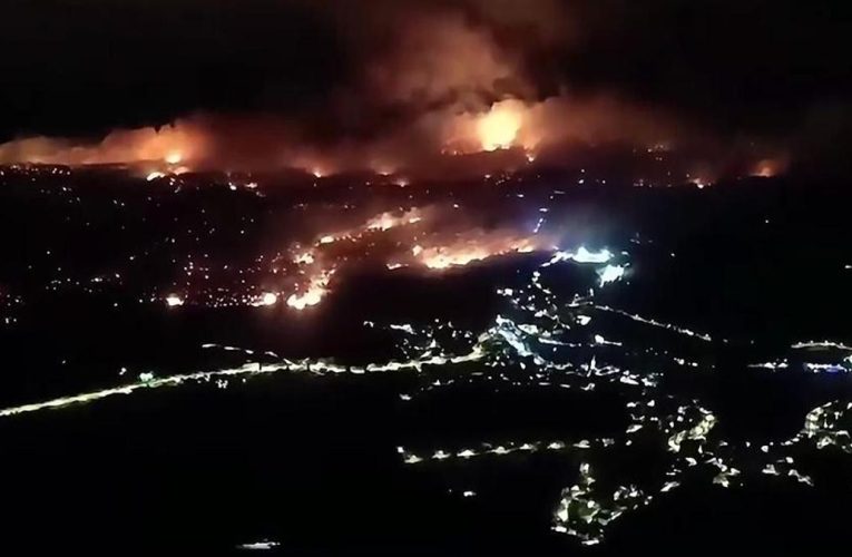 Hırvatistan’da turistik ada alevlere teslim