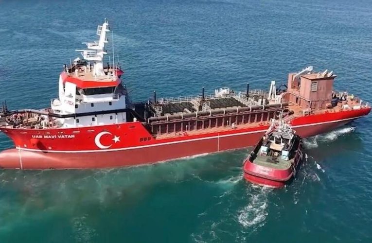 Yerli tasarımla inşa edilen UAB MAVİ VATAN suya indirildi