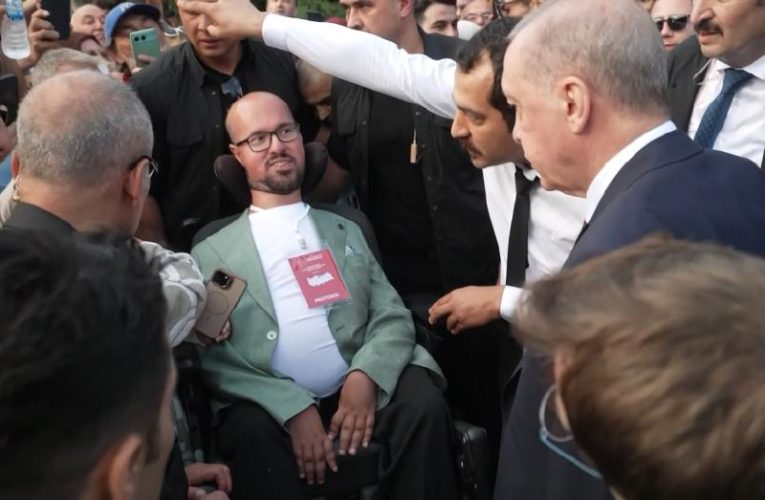 Cumhurbaşkanı Erdoğan, otobüsü durdurup yanına gitmişti. “Unutamayacağım bir an”