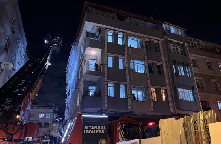 Zeytinburnu’nda 5 katlı binanın bodrumunda yangın