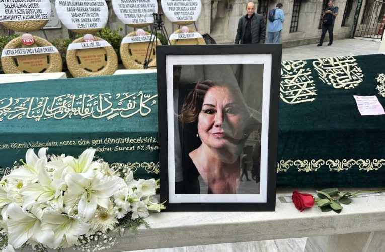 Aşk-ı Memnu’nun “Arsen Halası” Gülsen Tuncer’e veda