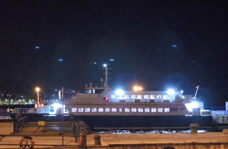 Marmara’da Panik. Feribot iskeleye çarptı.
