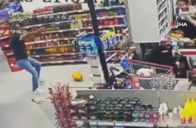Markette silahlı kavga. Müşterilerin arasında birbirlerine kurşun yağdırdılar