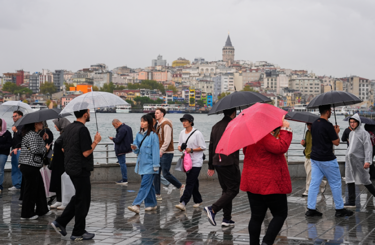 İstanbul’da Sağanak Yağışlar Devam Ediyor: Valilikten Uyarılar Geldi