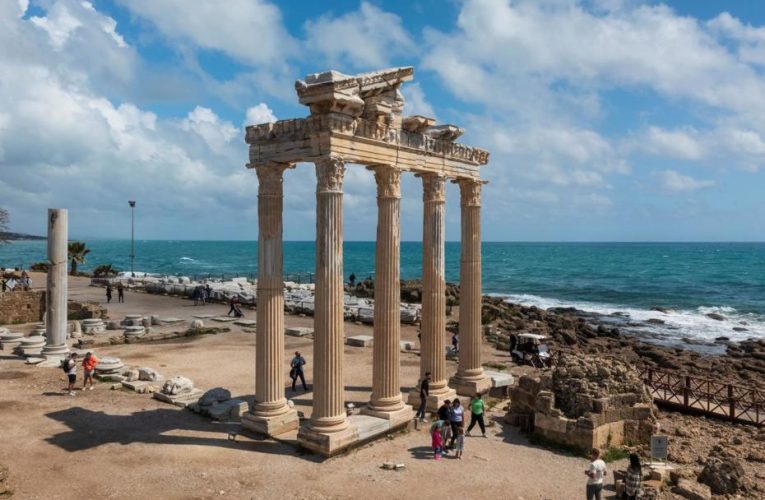 Bakan Ersoy’dan Dünya Turizm Günü mesajı