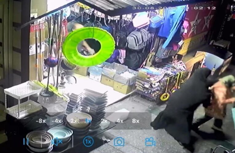 Çantayı çaldı, 10 dakika sonra iade etmeye çalıştı. “Dün aldım gelinim beğenmedi”