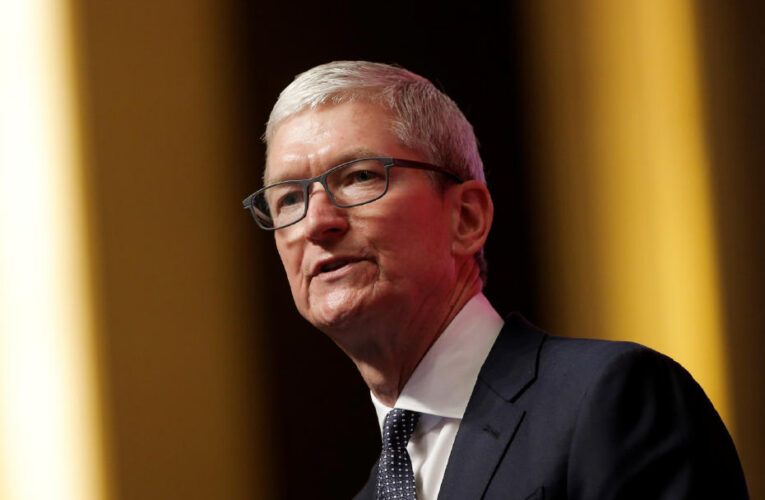 Apple’da Tim Cook devri sona erdi. Yeni CEO belli oldu