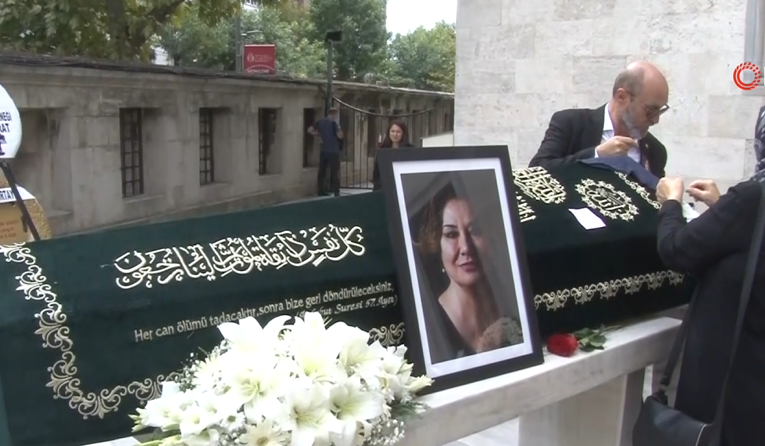 Oyuncu Gülsen Tuncer son yolculuğuna uğurlandı