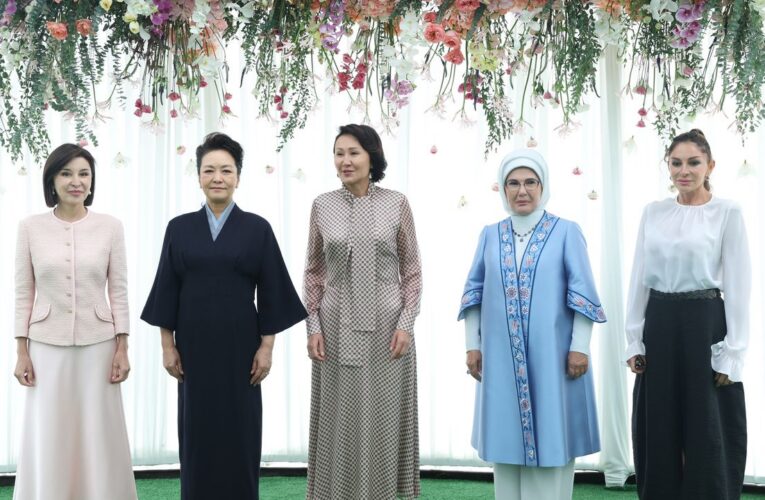 Emine Erdoğan, Kırgızistan’da Lider Eşleriyle Buluştu!