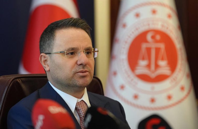 Bakan Gürlek açıkladı. 2017’den beri aranan uyuşturucu baronu yakalandı