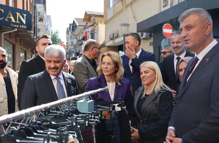 Alışveriş festivali Gölcük’te ticareti canlandırdı