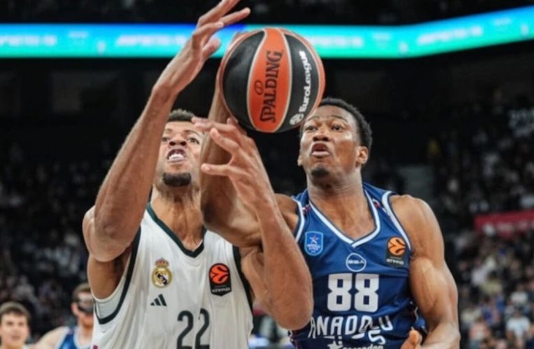 Anadolu Efes, Real Madrid’i parkeden sildi