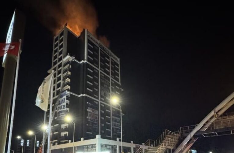 Ankara’da binada çatı yangını