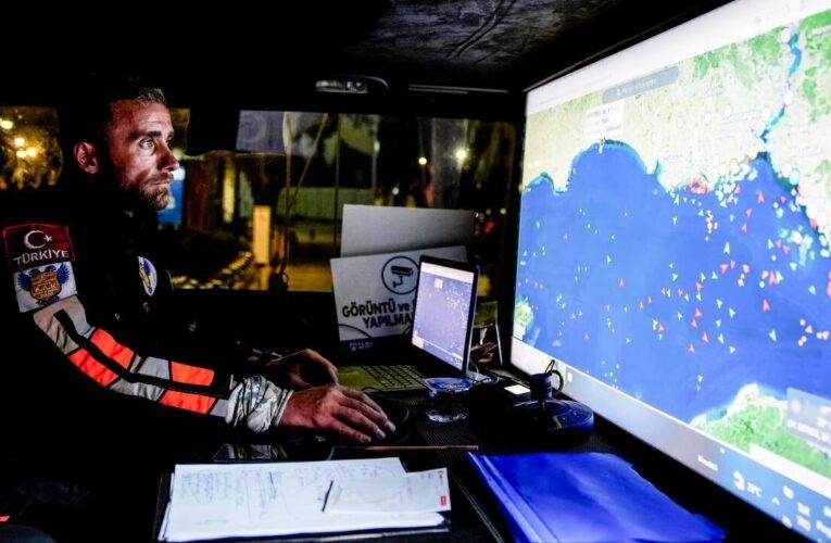 Silivri açıklarında batan gemi için arama kurtarma çalışmaları sürüyor