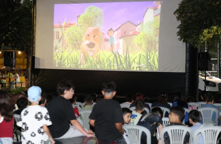 Bursa Osmangazi’de yaz akşamları film gösterimleriyle renkleniyor