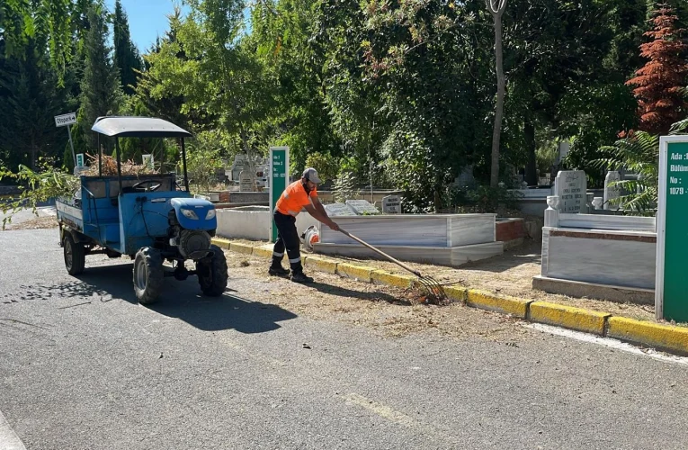 Gebze’de mezarlıklara titiz bakım