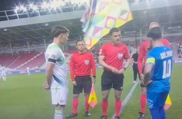 İrlandalı Futbolculardan Dikkat Çeken Saygı Duruşu