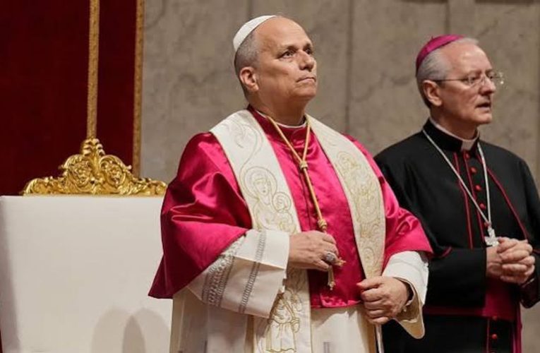 Papa 14. Leo Fransa ziyaretinde göçmen barınağına gitti