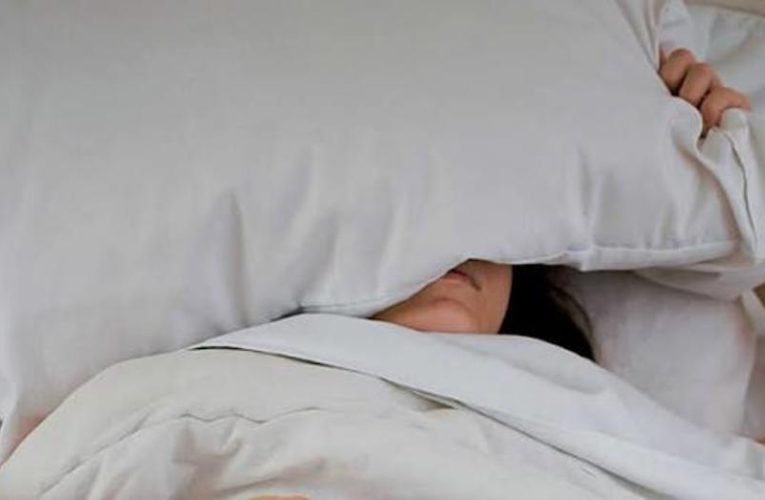 Uyku çiftlerin ortak sorunu: Eşinizin uykusuzluğu yeme düzeninizi bozabilir