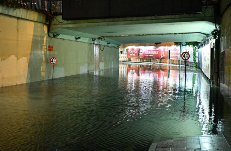 İstanbul’da Şiddetli Yağışlar Hayatı Olumsuz Etkiliyor