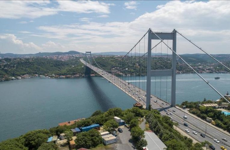 İstanbul Boğazı’nda gemi trafiği askıya alındı