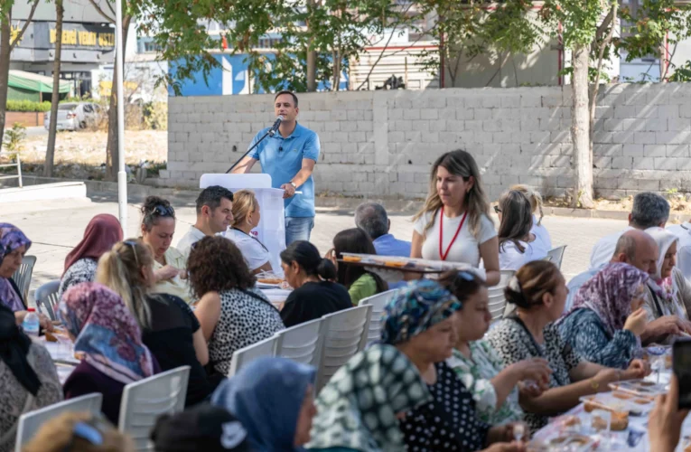 İzmir Bornova’da Menemen Şenliği finali Kent Bostanı’nda yapıldı