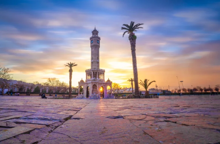 İzmir’in dijital rehberi yenilendi