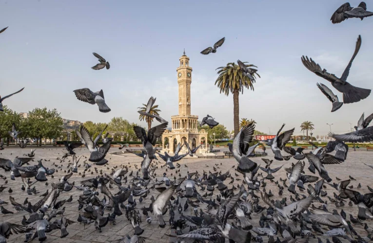 İzmir Saat Kulesi 125 yıldır zamana tanıklık ediyor