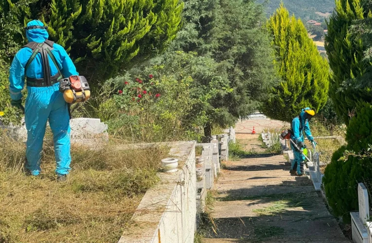İzmit’te mezarlıklar Büyükşehir’le güzelleşiyor