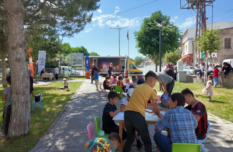 Kayseri Talas’ın ‘Gezici Kütüphane’si bilgi turunda