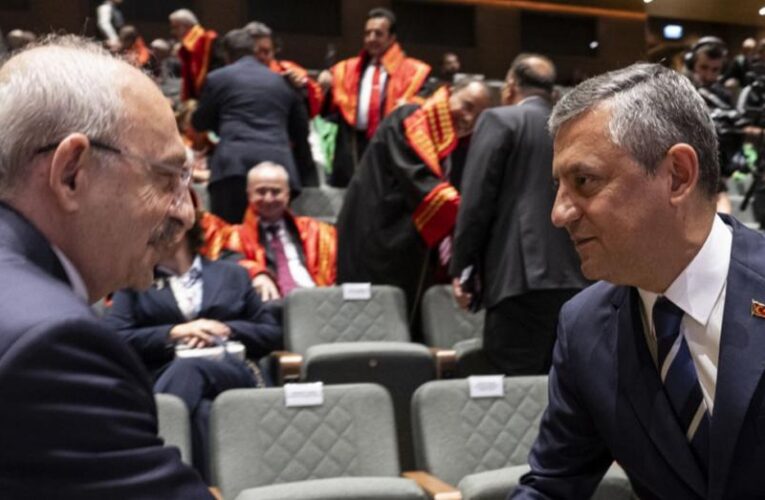 Dikkat çeken anlar. Kemal Kılıçdaroğlu ile Özgür Özel tokalaştı