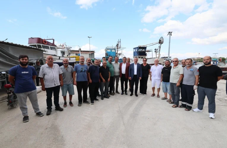Kocaeli’de Başan Büyükakın balıkçılarla geleneği bozmadı