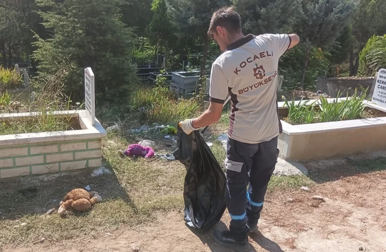 Kocaeli Mezarlıklarında Temizlik ve Bakım Çalışmaları Devam Ediyor