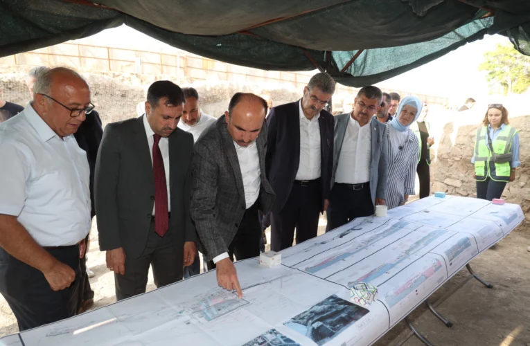 Konya’da Larende Kapısı kazı çalışmaları incelendi