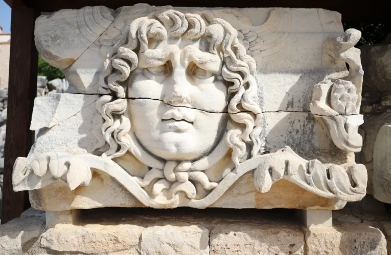 Medusa’nın antik dünyadaki gizemli rolü… Medusa’nın binlerce yıllık koruyucu sırrı