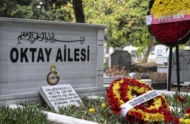 Taçsız Kral unutulmadı: Metin Oktay mezarı başında anıldı