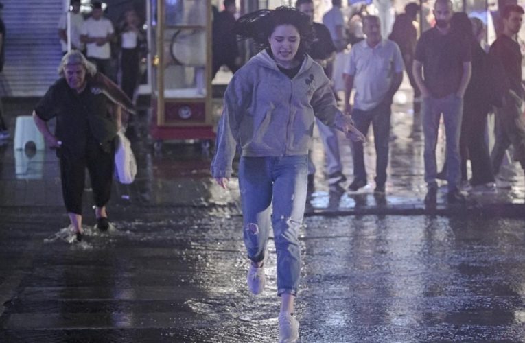Ankara’da gök gürültülü sağanak etkili oldu