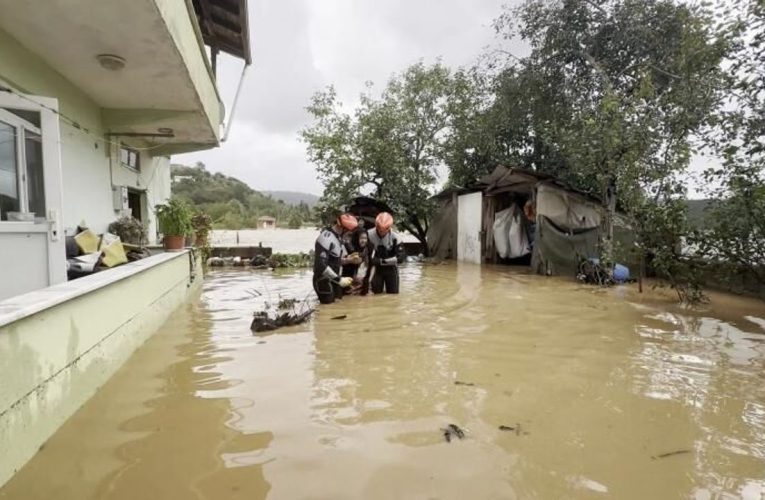 Sakarya’da Sel Felaketi: 4 Kişi Kurtarıldı