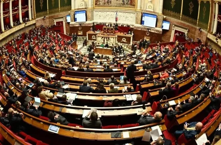 Fransa Senatosu’nda Merkez Sağ Çoğunluğunu Korudu