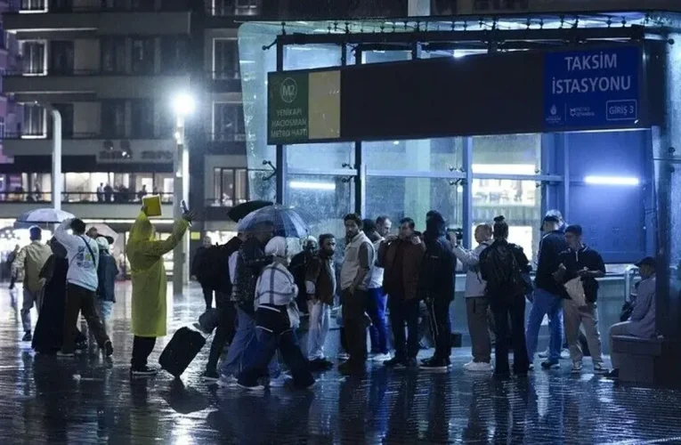 İstanbul’da Sağanak Yağış Hayatı Olumsuz Etkiledi