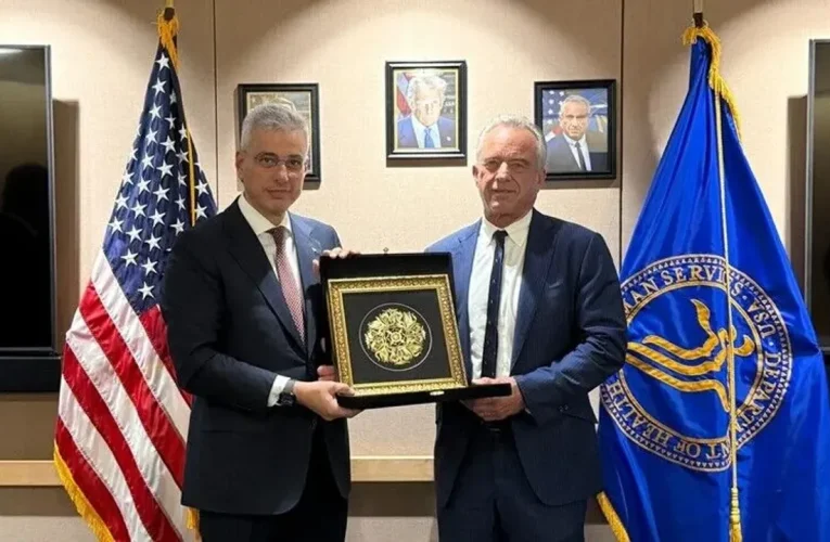 Sağlık diplomasisinde dikkat çeken görüşme: Memişoğlu, Kennedy Jr. ile buluştu