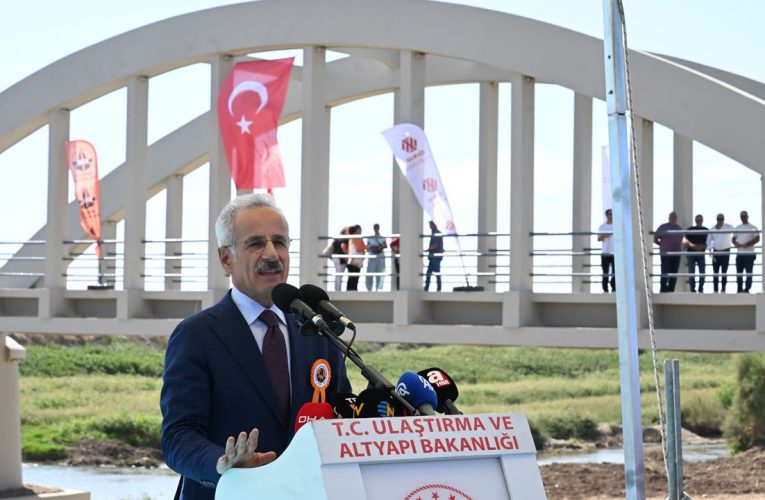 Bakan Uraloğlu açıkladı! O tarihi köprü restore edilip trafiğe açıldı…