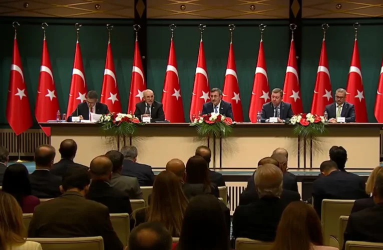 Yeni ekonomik hedefler açıklandı! Enflasyon tek haneye inecek… 2,1 milyon yeni istihdam sağlanacak